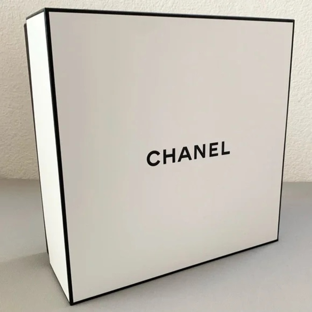 CHANEL Box